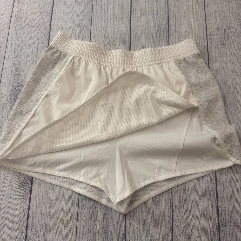 Nike Women's Size Medium Heathered‎ Skort Shorts Birch Heather White Activewear